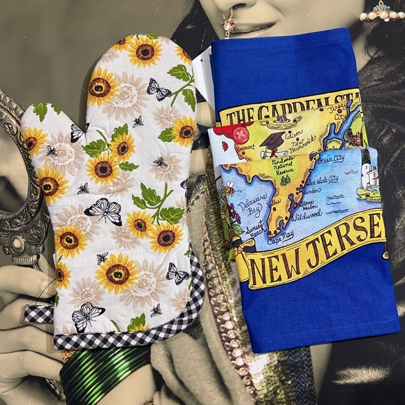 None Other - Combo Pack of 2️⃣ Hand Towel + Gloves